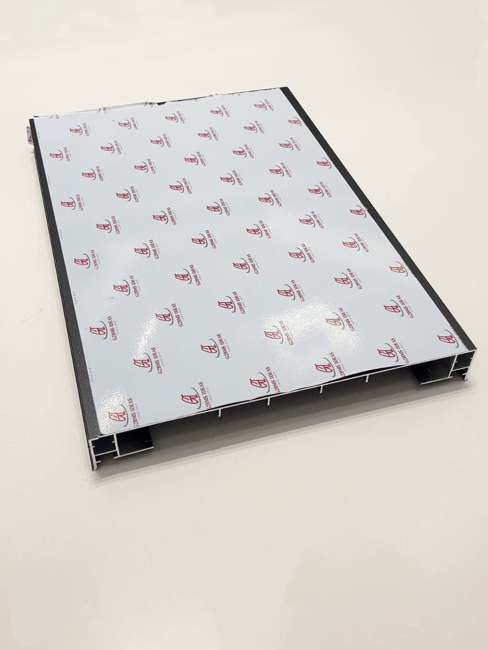 G2BMS wall capping aluminium profile, close view